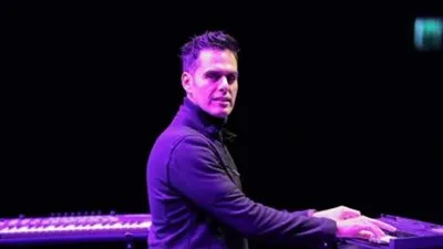 هشام خرما يروج لحفله بدار الأوبرا 