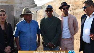 حواس يلتقي نجوم الفن العالميين أمام أبو الهول