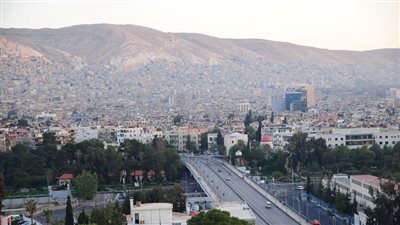 توقيف أكثر من 160 شخصا بتهم الاحتيال في التسوق الإلكتروني بسوريا