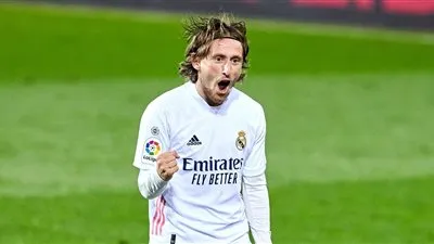 مودريتش يحتفل برقم جديد في مسيرته الملكية بالفوز في كلاسيكو الأرض