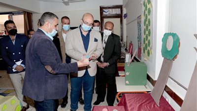 محافظ بني سويف يزور المدرسة اليابانية (صور)