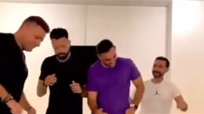 فريق واما يشارك جمهوره برقصة من التسعينات