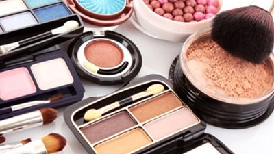 حجز صاحب محل لحيازته مستحضرات تجميل مجهولة المصدر بالجمالية