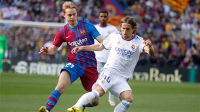 برشلونة يعلن تفاصيل إصابة نجمه 