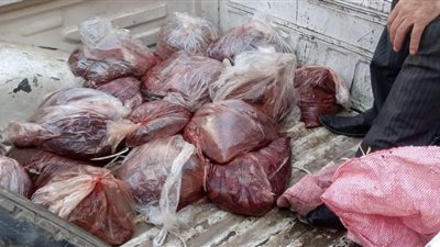ضبط كبدة ولحوم مجهولة المصدر بحي الزاوية الحمراء