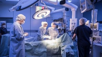 مستشفى عين شمس العام يجري أول عملية منظار جراحي ميكروسكوبي على الحنجرة