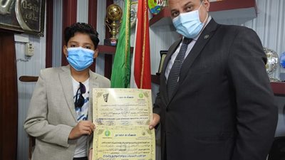 تعليم المنوفية يكرم الطالب أحمد طارق الفائز الأول في مسابقة التلميذ المثالي