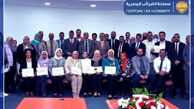   مصلحة الضرائب تكرم العاملين بمركز الإتصالات المتكامل التابع لها 