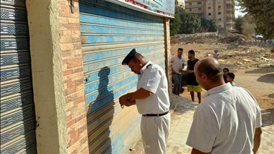 غلق وتشميع 20 مقهى ومطعم ومحل مخالف بحدائق الأهرام