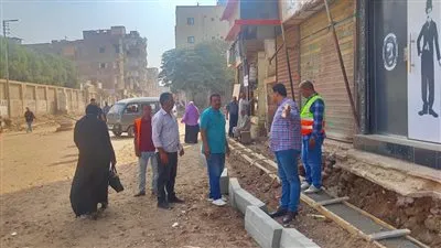 رئيس أشمون: وضع طبقة السن بشارع العبور تمهيدا لرصفه