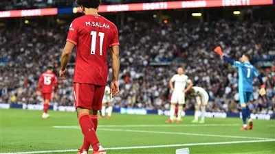 هل يُعانق محمد صلاح الكرة الذهبية.. وينجح في الحصول على العقد الجديد؟