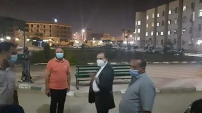 الطالبات يشيدن بسرعة الإنترنت.. رئيس جامعة بنى سويف يفاجئ المدينة الجامعية (صور)