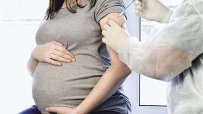 مستشار الرئيس: الحوامل أصبح يجوز لهن الحصول على لقاحات كورونا (فيديو)