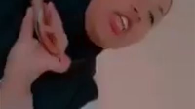 إقالة مديرة مدرسة شهدت تهديد طالبتين لزميلاتهما بالمطواة 