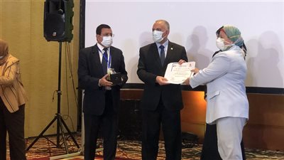 وزير الري يكرم باحثين بالمركز القومي لبحوث المياه