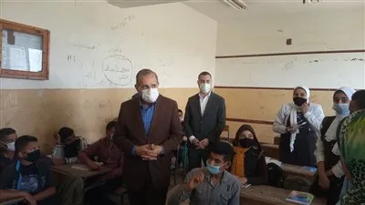 محافظ كفر الشيخ يتفقد مدرسة 