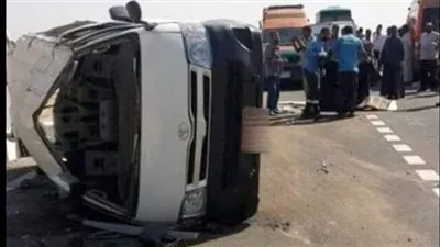 إصابة 7 أشخاص في حادث انقلاب ميكروباص بالطريق الصحراوي الغربي