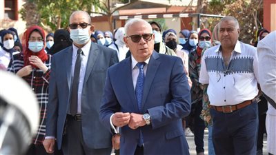 محافظ بورسعيد: فصل الطالبتين أصحاب واقعة التواصل الاجتماعى