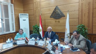 رئيس جامعة بنها يرأس اجتماع جائزة مصر للتميز الحكومي