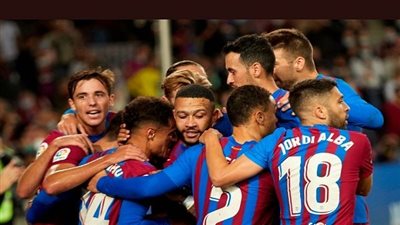 برشلونة يقترب من تجديد عقد نجمي الفريق 