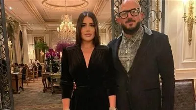 العسيلي يحتفل بعيد ميلاد زوجته في باريس الساحرة