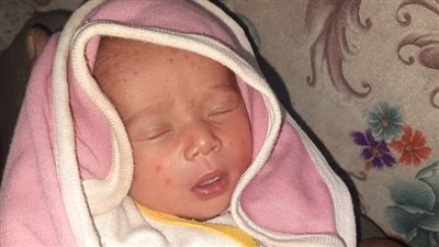 عمرها يوم.. تفاصيل العثور على رضيعة بصندوق قمامة ببولاق الدكرور