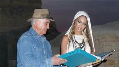 زاهي حواس: طردت بيونسيه من الأهرامات.. 