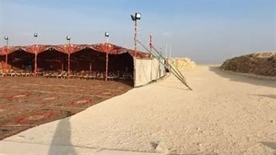 حفل شعبي بمنطقة سقارة.. ومرشد سياحي يصف: حنة شيماء أمام هرم زوسر (فيديو)