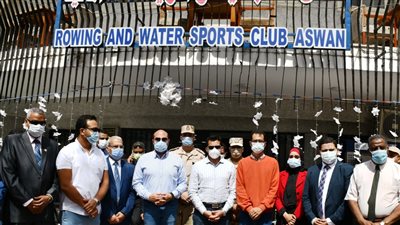 محافظ أسوان يهنئ مجلس إدارة التجديف والرياضيات المائية بفوزه 