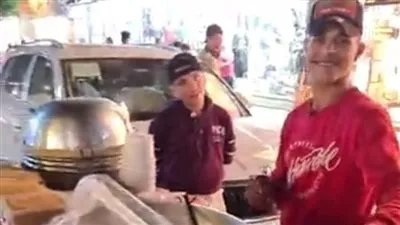 شاب فيومي يبهر أهل القاهرة بمأكولات 