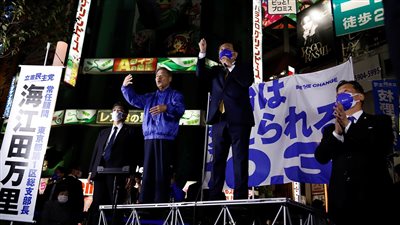 اليابانيون يصوتون في انتخابات تمثل اختبارا لرئيس الوزراء 