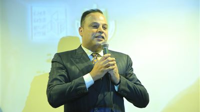 رايحين يقعدوا في اليخت..  تامر عبد المنعم يهاجم سمية الخشاب 