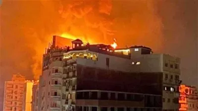 عاجل.. حريق هائل بفندق شهير بمنطقة رمسيس 