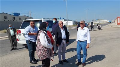 محافظ بورسعيد: استمرار أعمال رصف ورفع كفاءة الطرق بالمنطقة الصناعية 