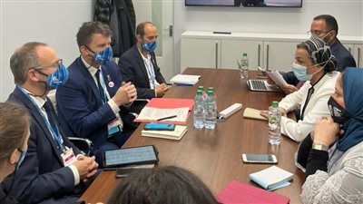 وزيرة البيئة تلتقي ببطل العمل المناخي لمؤتمر المناخ COP26 وفريق عمله