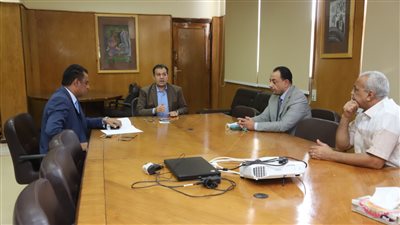 جامعة جنوب الوادي تناقش آلية قبول طلاب الدراسات العليا بكلية الحقوق