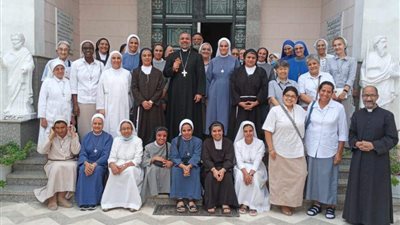 نيافة الأنبا عمانوئيل يلتقي بالجماعات الرهبانية النسائية