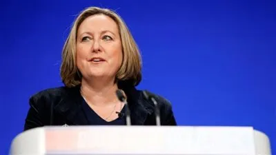 وزيرة التجارة البريطانية: مصر شريك أساسي  في تحالف عمل التكيف