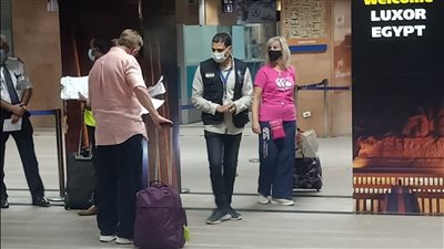 وصول أولى رحلات مصر للطيران من لندن إلى الأقصر بعد توقف عامين 