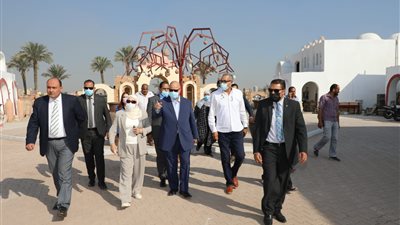 محافظ القاهرة يتفقد تطوير قرية الفواخير ويوجه بإنشاء مطاعم لتوفير احتياجات السائحين