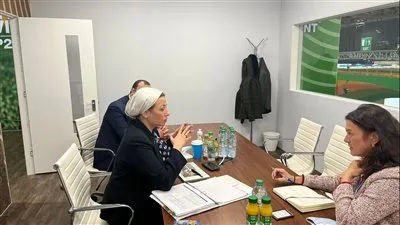 وزيرة البيئة تلتقي مديرة الشركة العالمية للعمل البلاستيكي