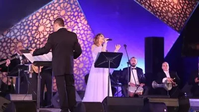 سميرة سعيد تؤكد على عدم إصابتها بكورونا في حفلها بمهرجان الموسيقى العربية