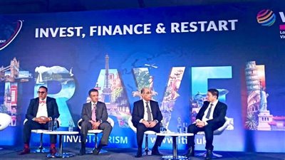 جلسة نقاشية مع وزراء سياحة 