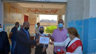 الفولي يلتقي إحدى المتفوقات من ذوي الاحتياجات الخاصة وتوأمها بالسويس