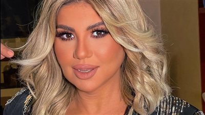 بوسي شلبي تخطف الأنظار بلوك جديد عبر 