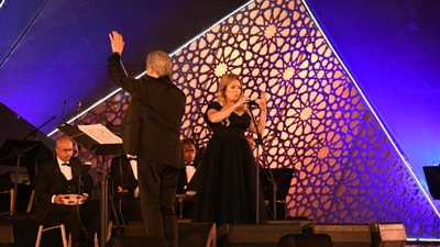 سارة سحاب تبدع في تقديم باقة من الأغاني مع والدها بمهرجان الموسيقى العربية