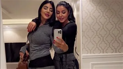 برفقة شقيقتها.. إيناس النجار في أحدث إطلالة لها عبر 