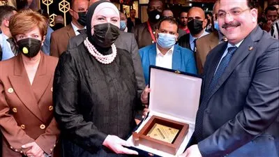 نيفين جامع: نستهدف جعل مصر مركز اقليميا لتصدير السيراميك