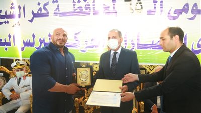 محافظ كفرالشيخ يكرم بيج رامي في فعاليات الاحتفال بالعيد القومي الـ65