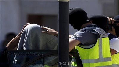 إسبانيا: الشرطة في 9 دول تفكك شبكة لتهريب المهاجرين بالشاحنات